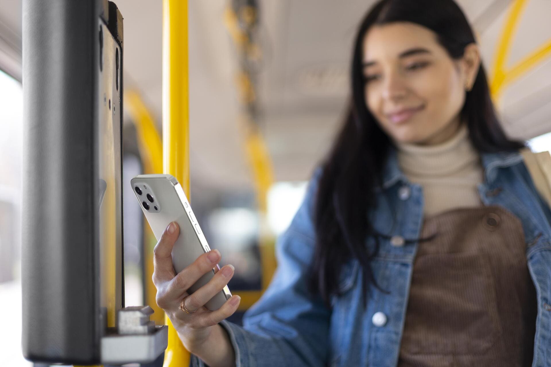 La Realidad Aumentada Revoluciona la Publicidad en Paradas de Autobús